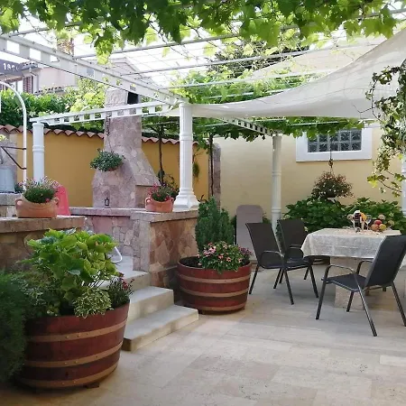 T&D Apartmani Pula Exterior photo